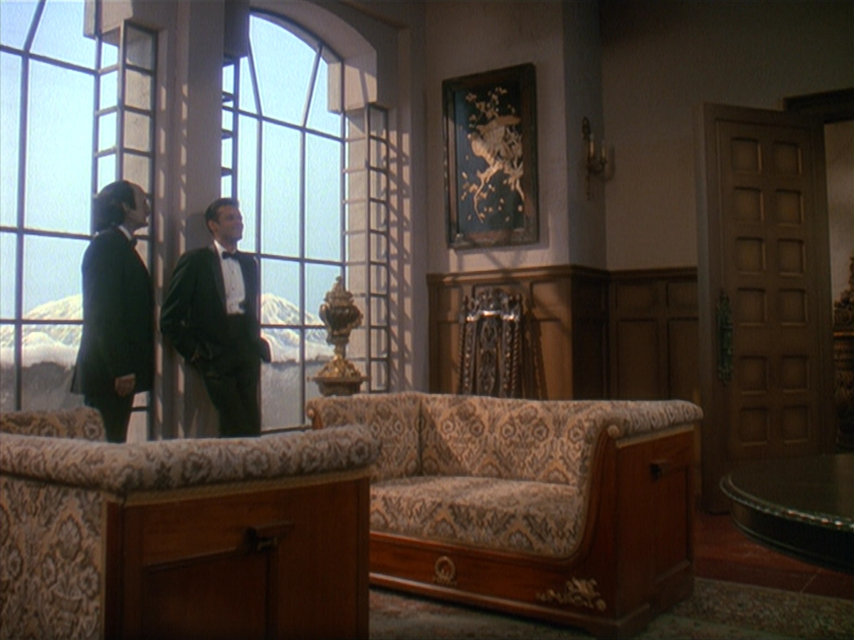 extant_StarTrek_DS9_4x10-OurManBashir_03736.jpg