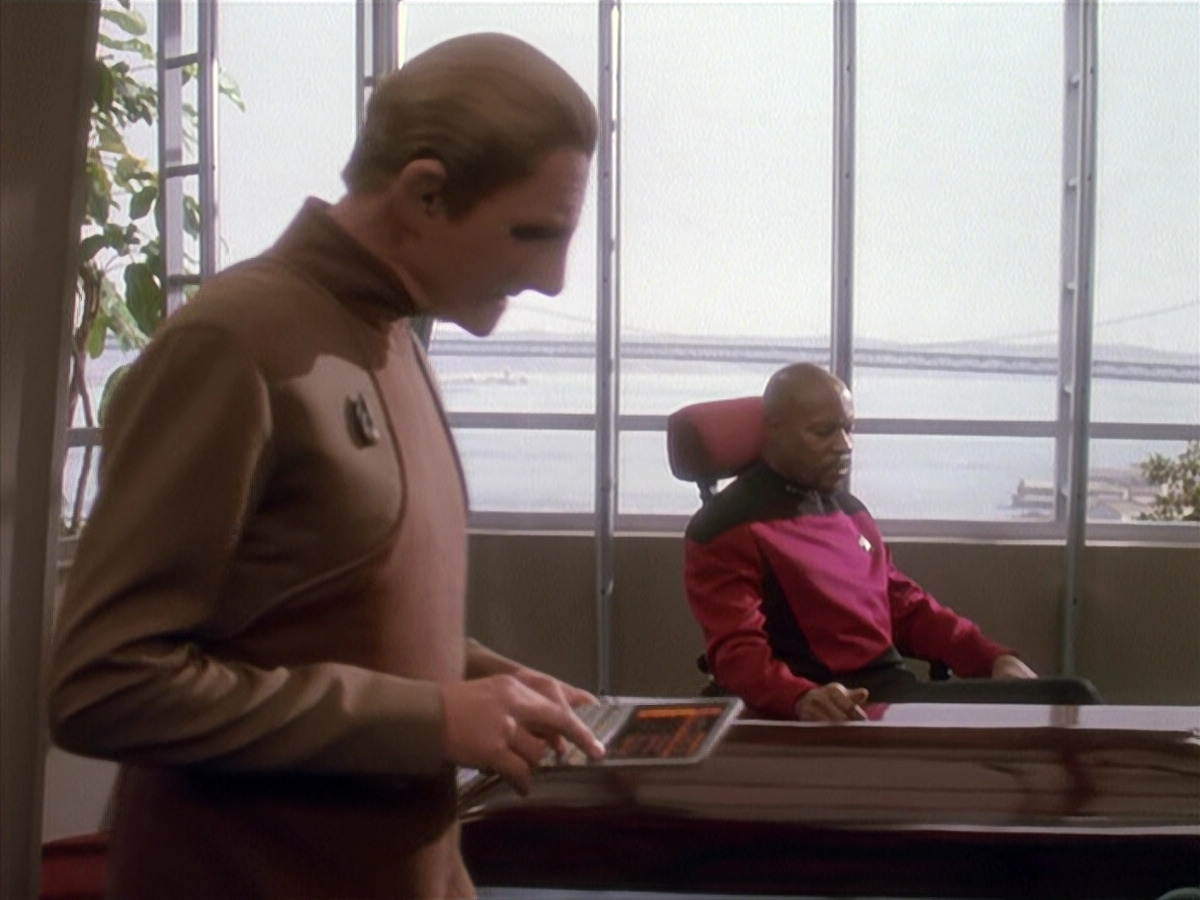 extant_StarTrek_DS9_4x12-ParadiseLost_00141.jpg