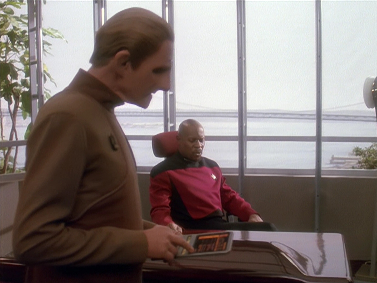 extant_StarTrek_DS9_4x12-ParadiseLost_00143.jpg
