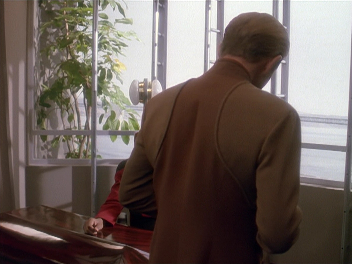 extant_StarTrek_DS9_4x12-ParadiseLost_00148.jpg