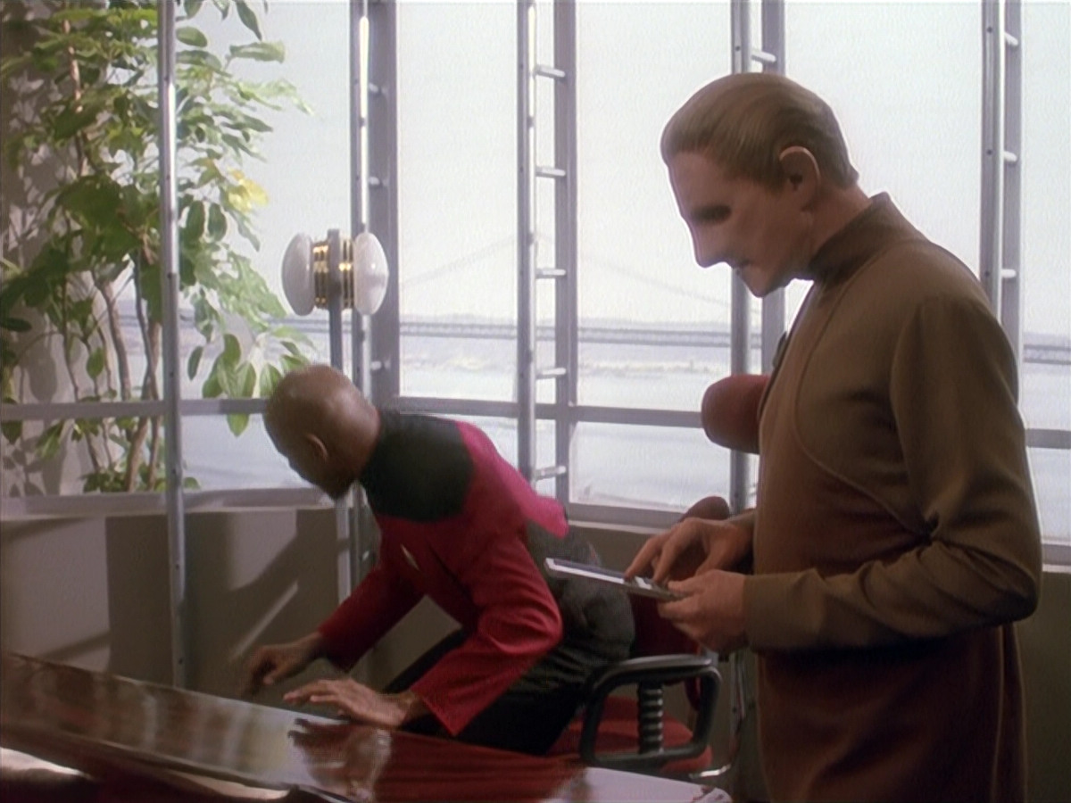 extant_StarTrek_DS9_4x12-ParadiseLost_00161.jpg