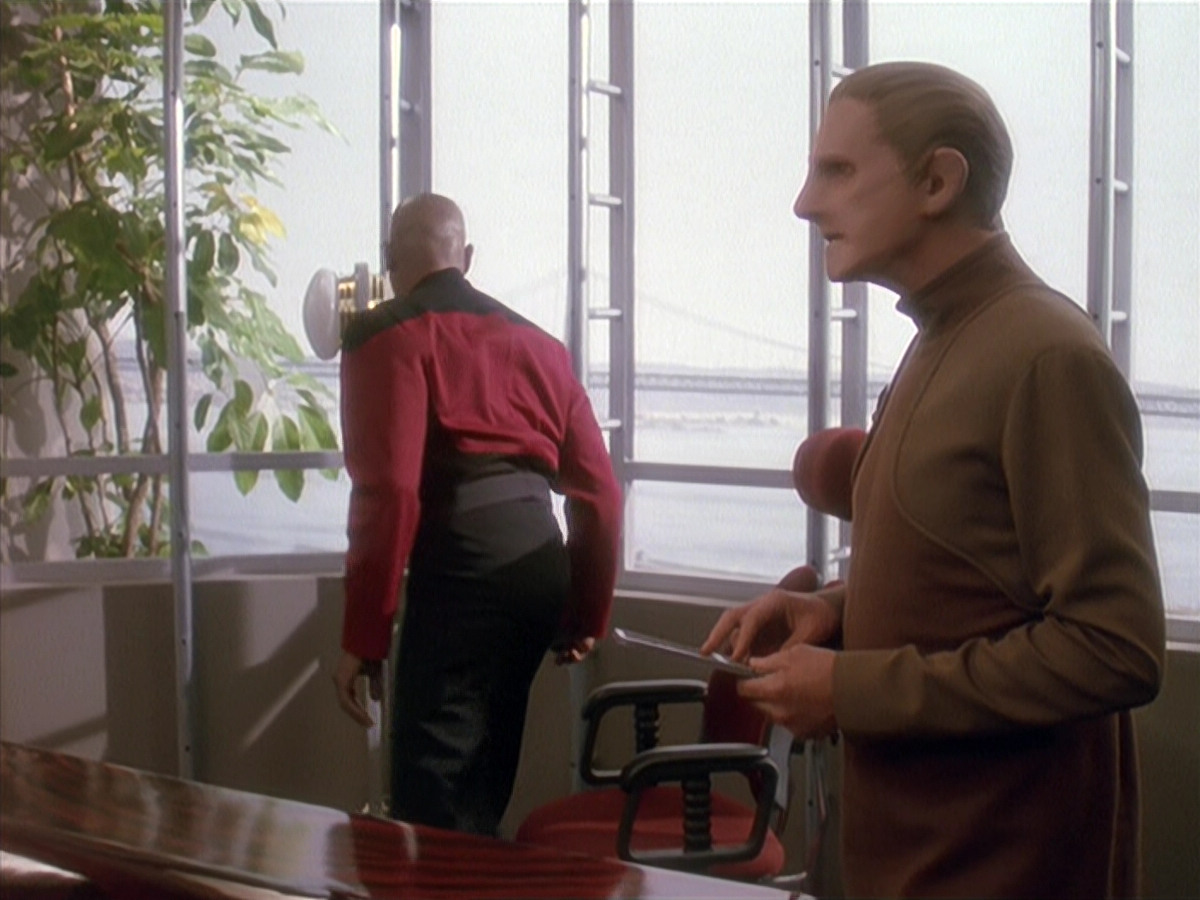 extant_StarTrek_DS9_4x12-ParadiseLost_00162.jpg