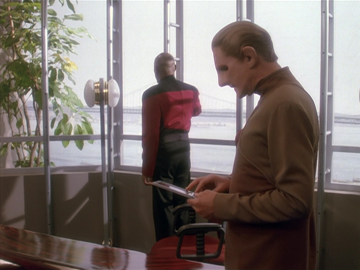 extant_StarTrek_DS9_4x12-ParadiseLost_00168.jpg