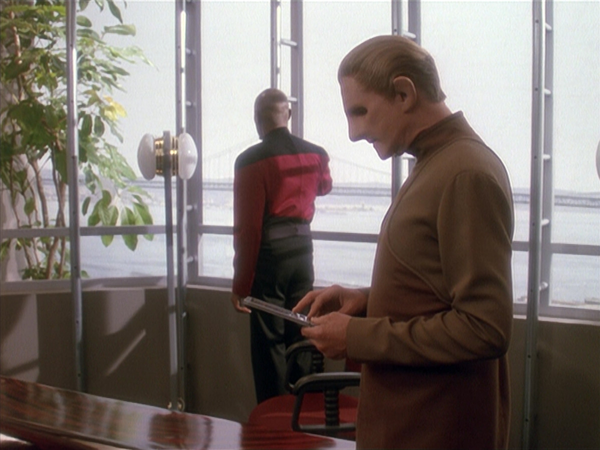 extant_StarTrek_DS9_4x12-ParadiseLost_00170.jpg