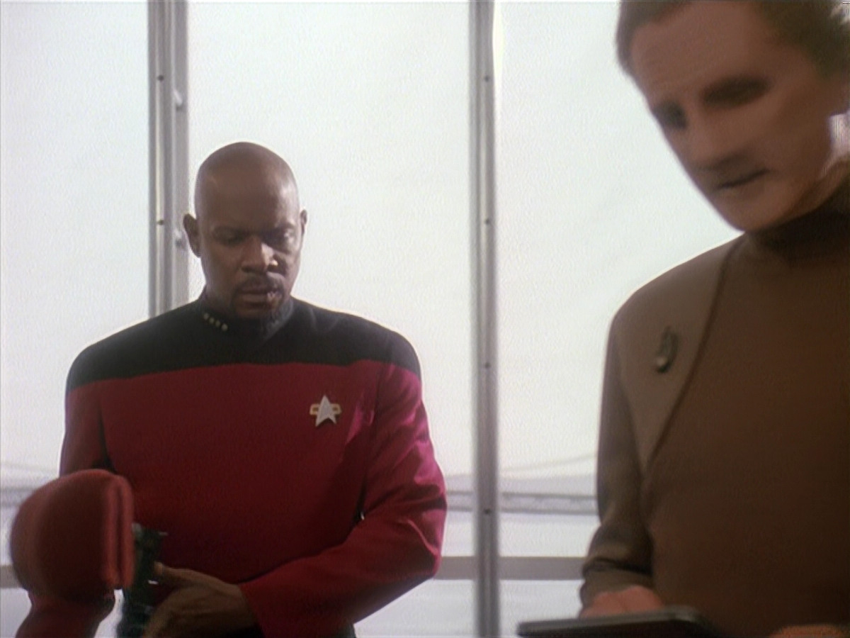 extant_StarTrek_DS9_4x12-ParadiseLost_00198.jpg