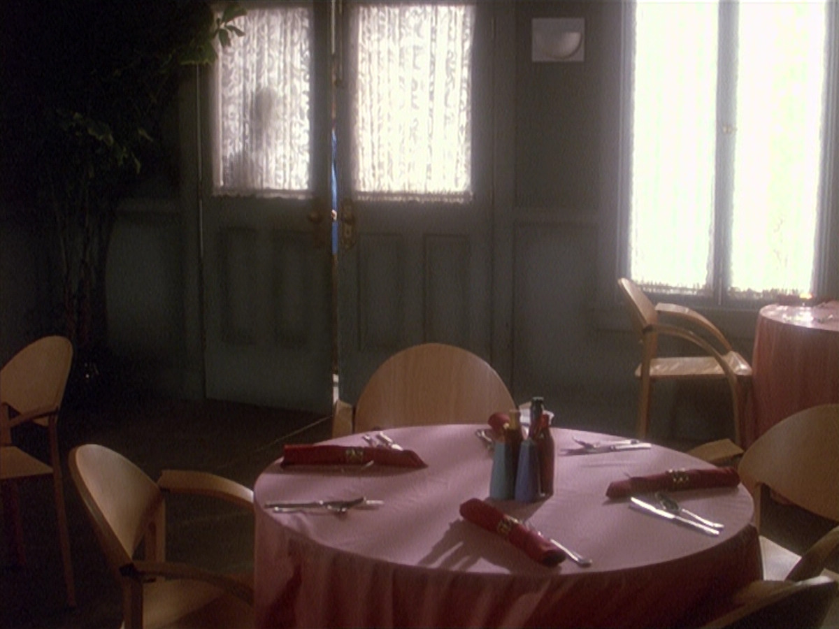 extant_StarTrek_DS9_4x12-ParadiseLost_00253.jpg