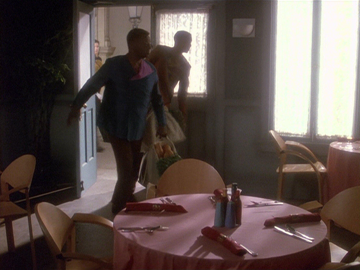 extant_StarTrek_DS9_4x12-ParadiseLost_00258.jpg