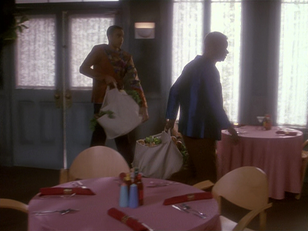 extant_StarTrek_DS9_4x12-ParadiseLost_00260.jpg