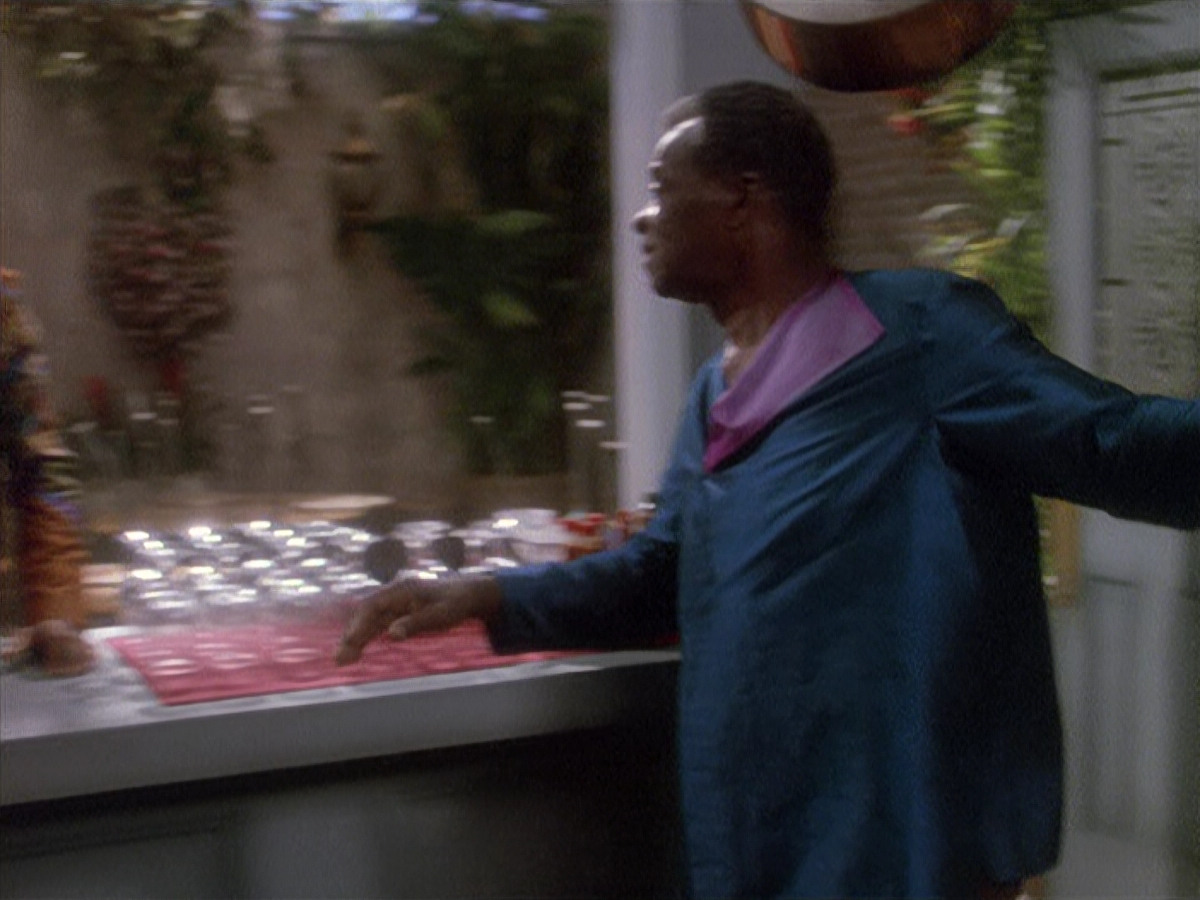 extant_StarTrek_DS9_4x12-ParadiseLost_00274.jpg