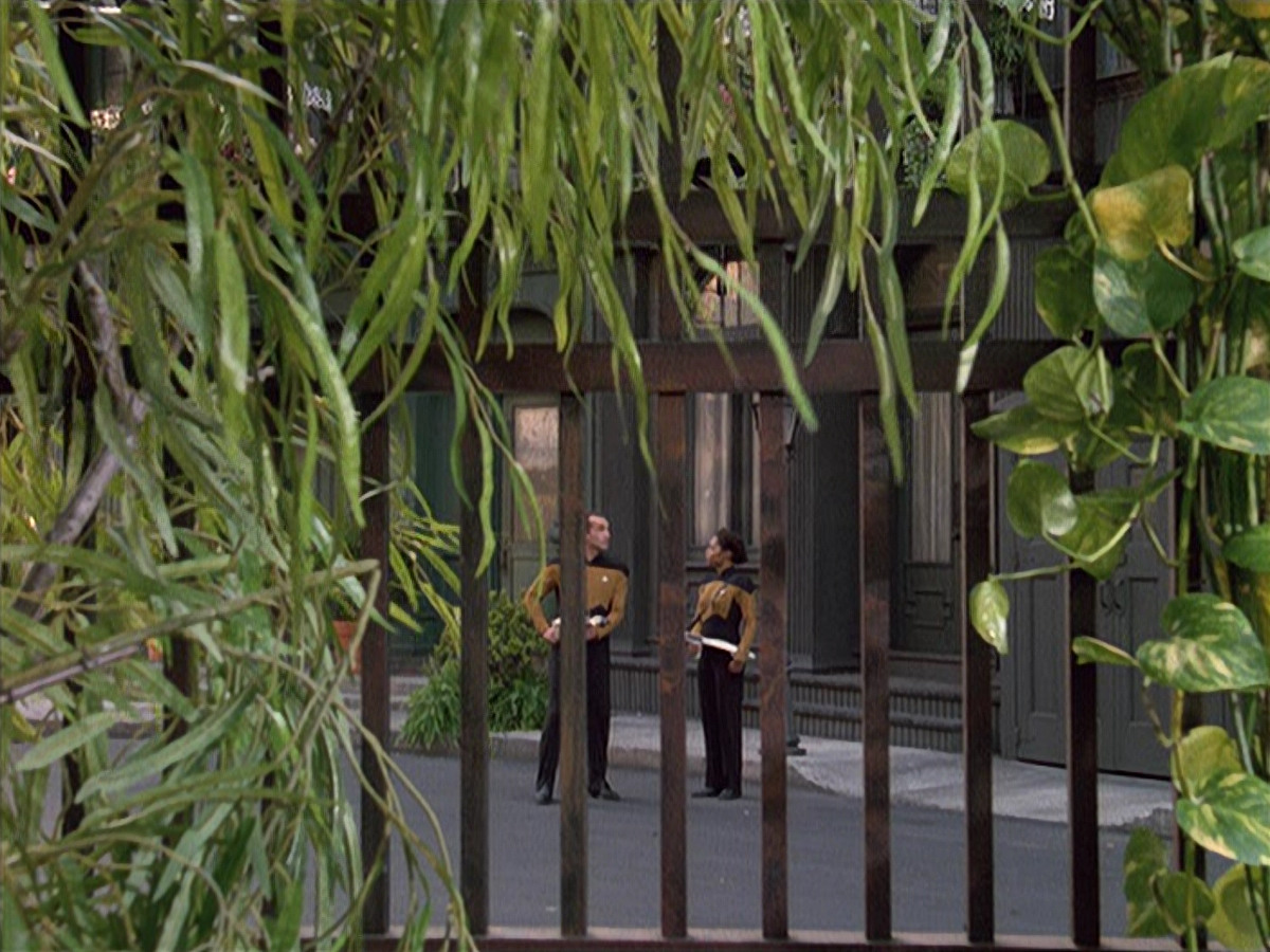 extant_StarTrek_DS9_4x12-ParadiseLost_00303.jpg