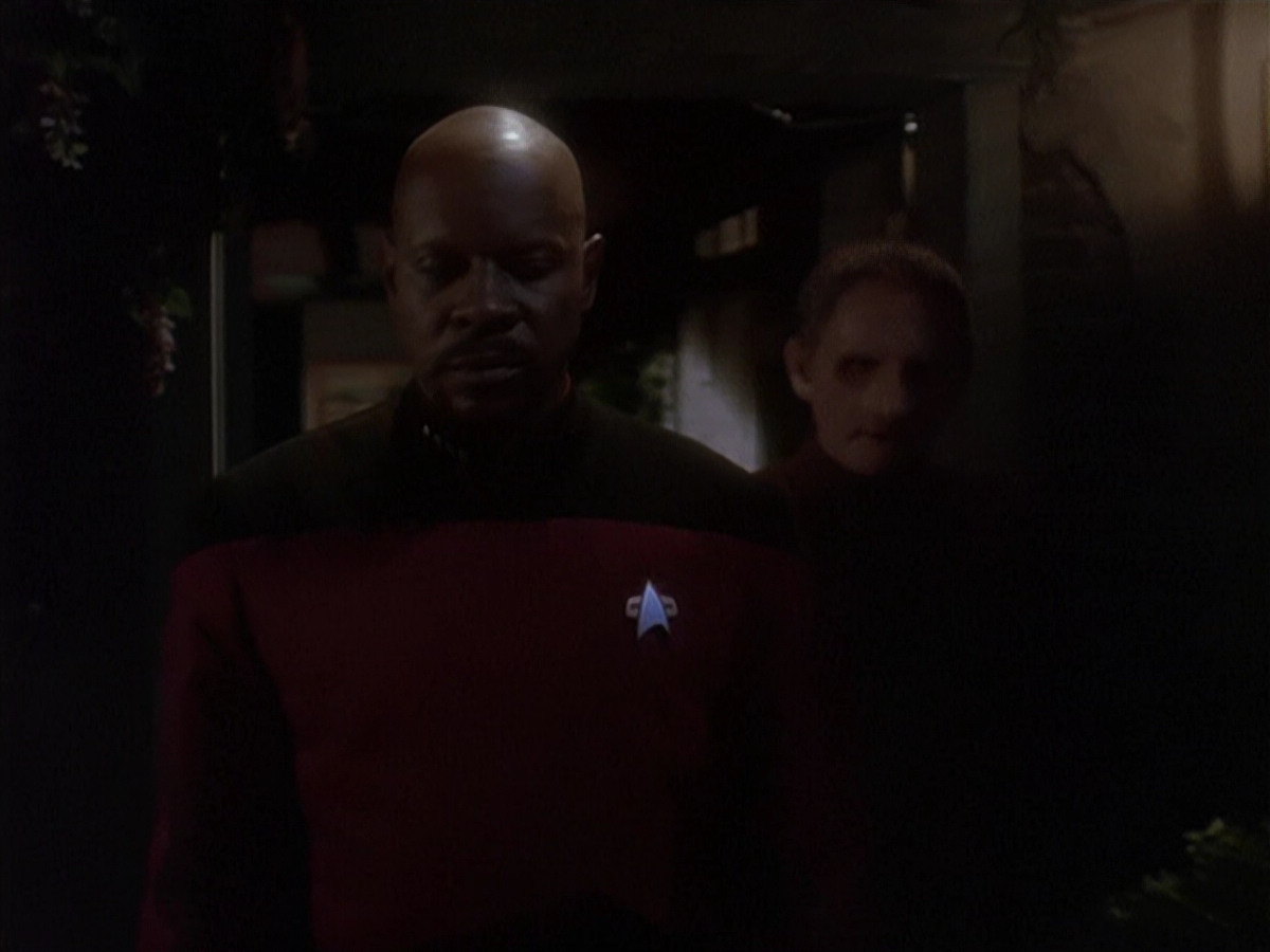 extant_StarTrek_DS9_4x12-ParadiseLost_01031.jpg
