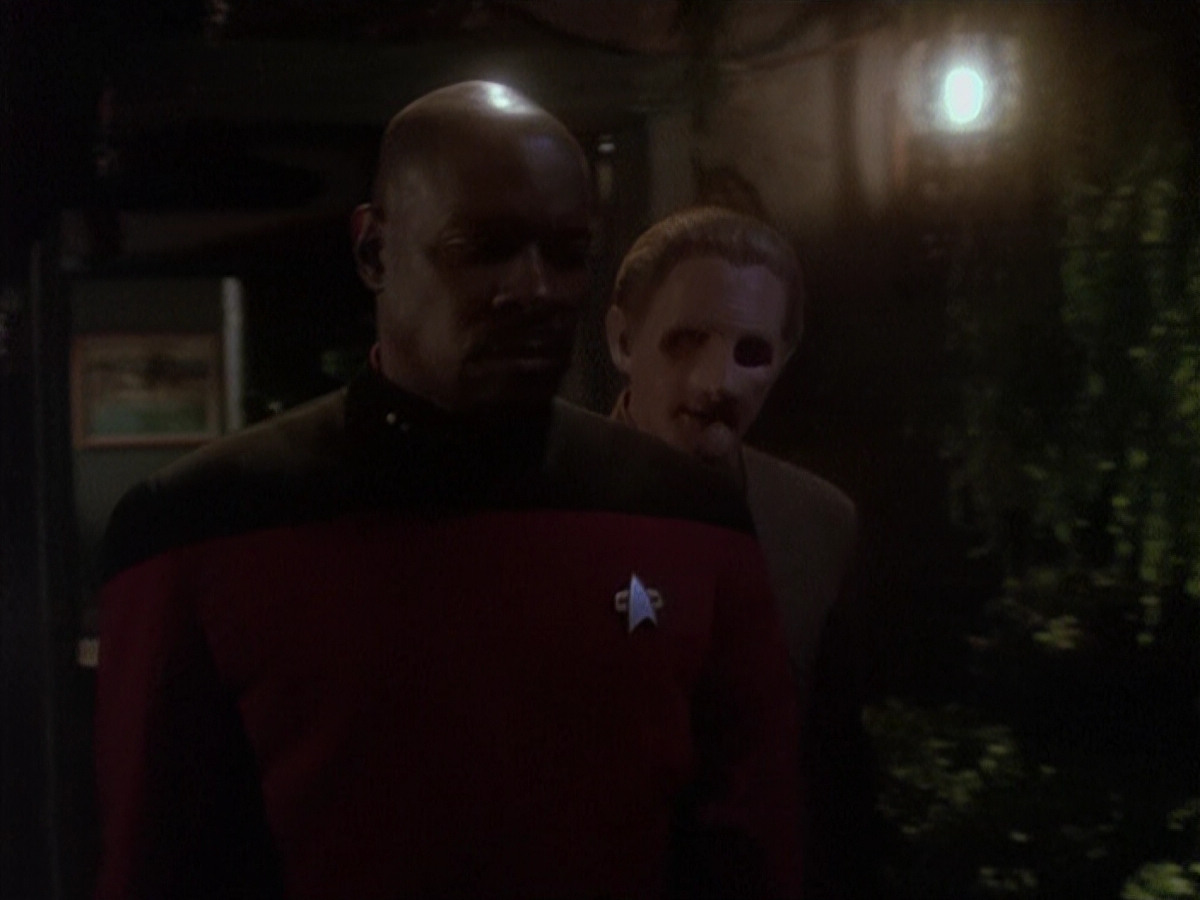 extant_StarTrek_DS9_4x12-ParadiseLost_01032.jpg