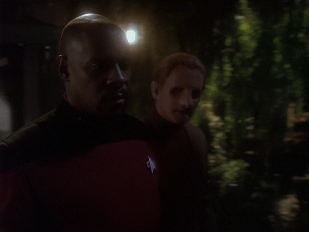 extant_StarTrek_DS9_4x12-ParadiseLost_01033.jpg