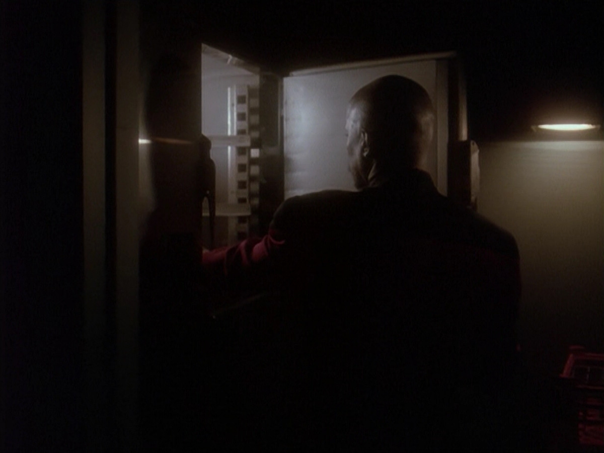 extant_StarTrek_DS9_4x12-ParadiseLost_01042.jpg