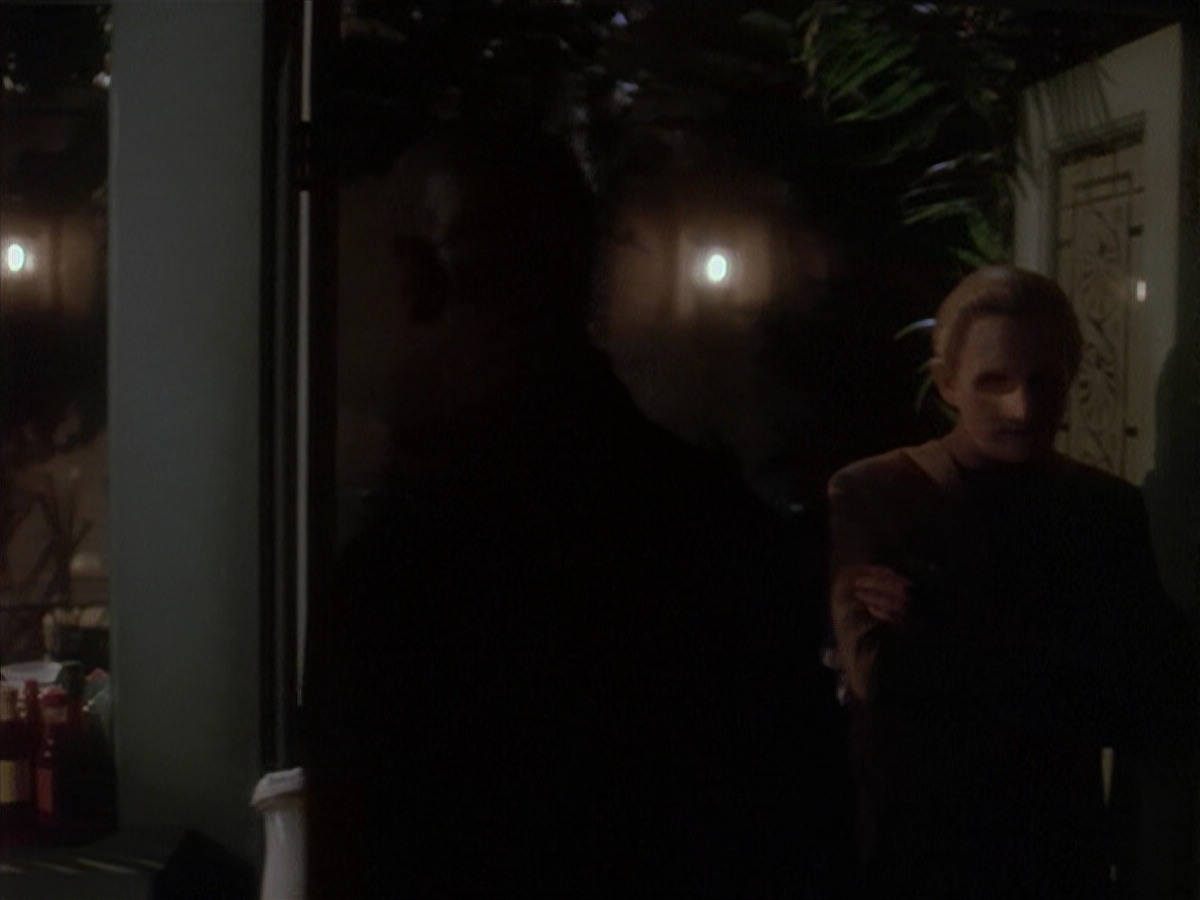 extant_StarTrek_DS9_4x12-ParadiseLost_01049.jpg