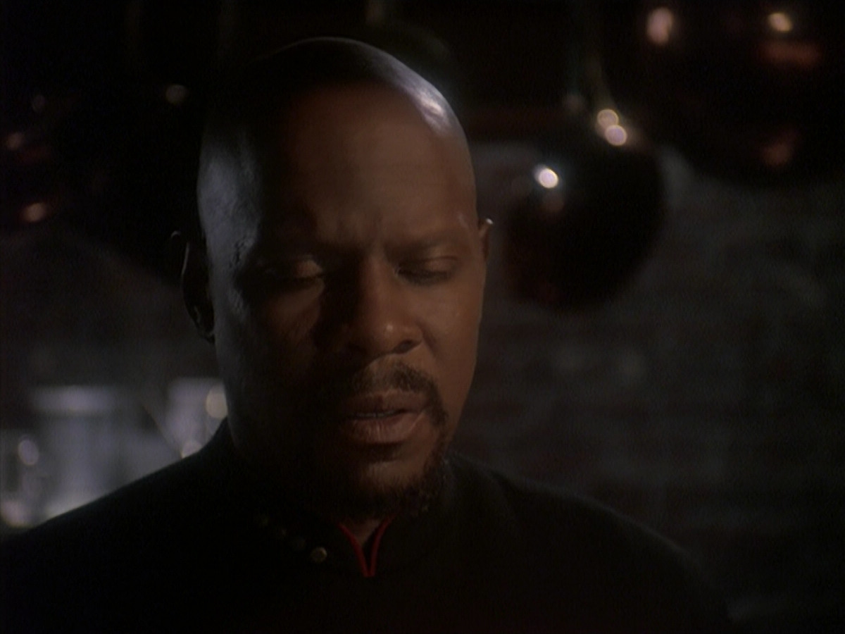extant_StarTrek_DS9_4x12-ParadiseLost_01122.jpg