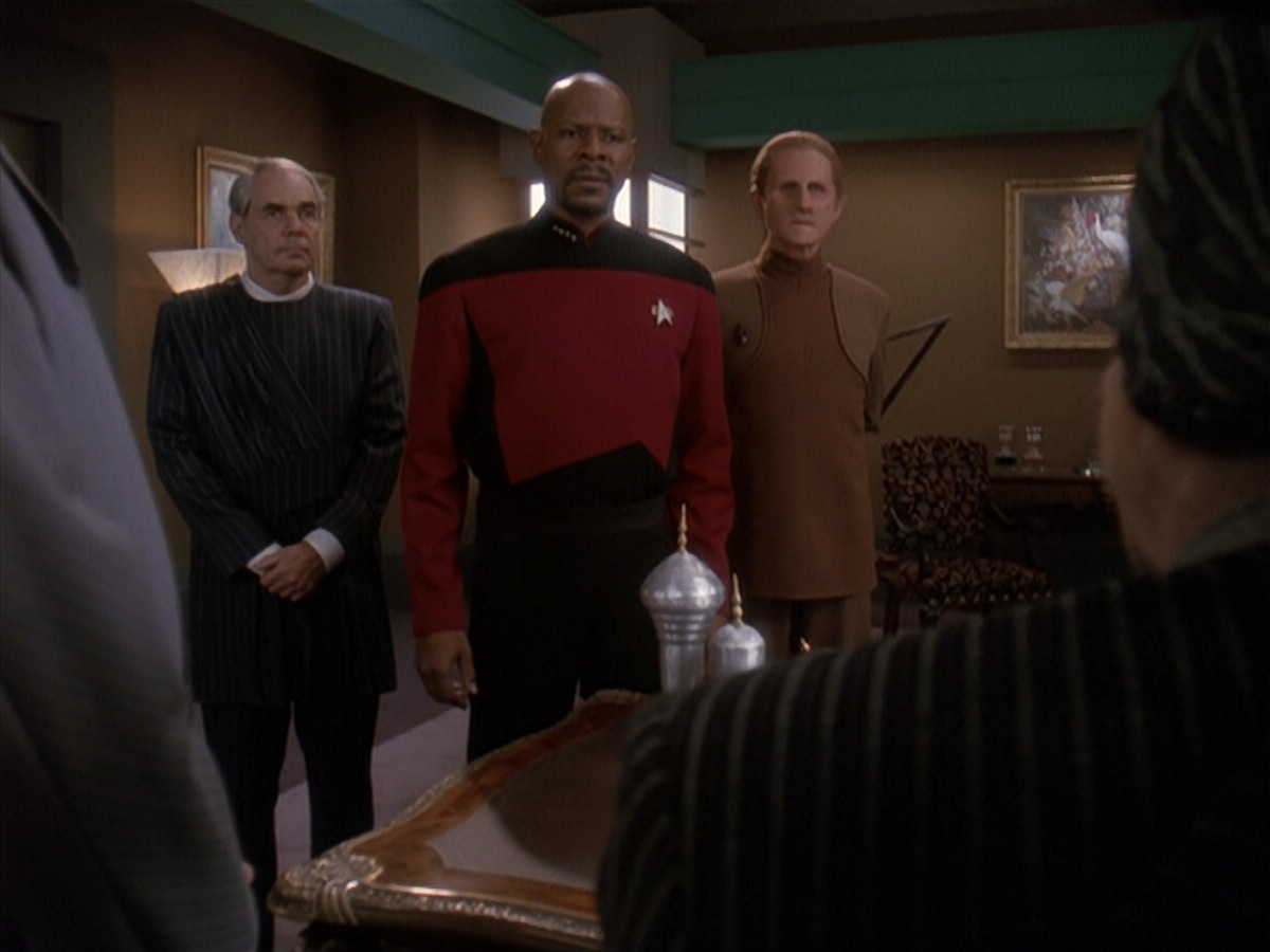 extant_StarTrek_DS9_4x12-ParadiseLost_01172.jpg