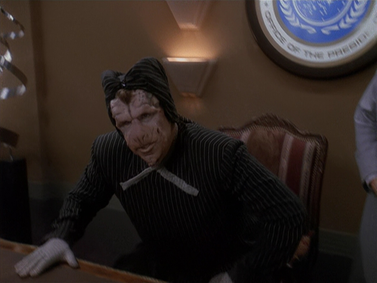 extant_StarTrek_DS9_4x12-ParadiseLost_01304.jpg