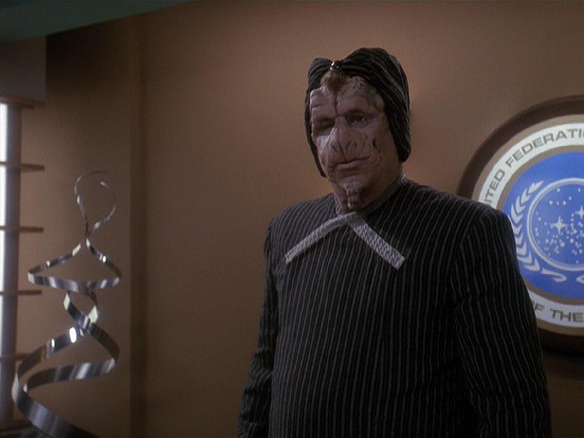 extant_StarTrek_DS9_4x12-ParadiseLost_01312.jpg