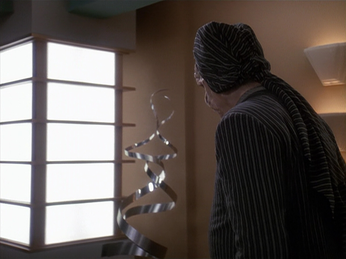 extant_StarTrek_DS9_4x12-ParadiseLost_01316.jpg