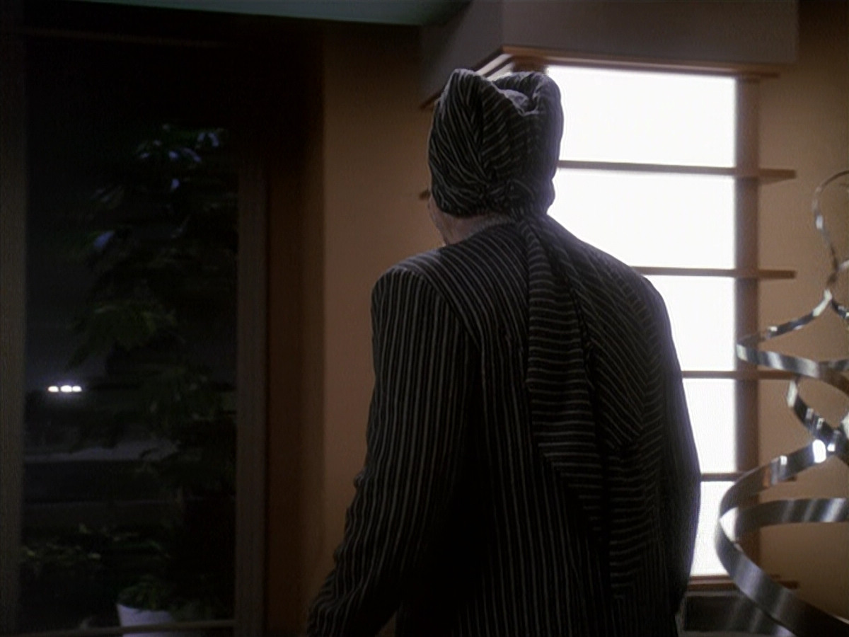 extant_StarTrek_DS9_4x12-ParadiseLost_01319.jpg