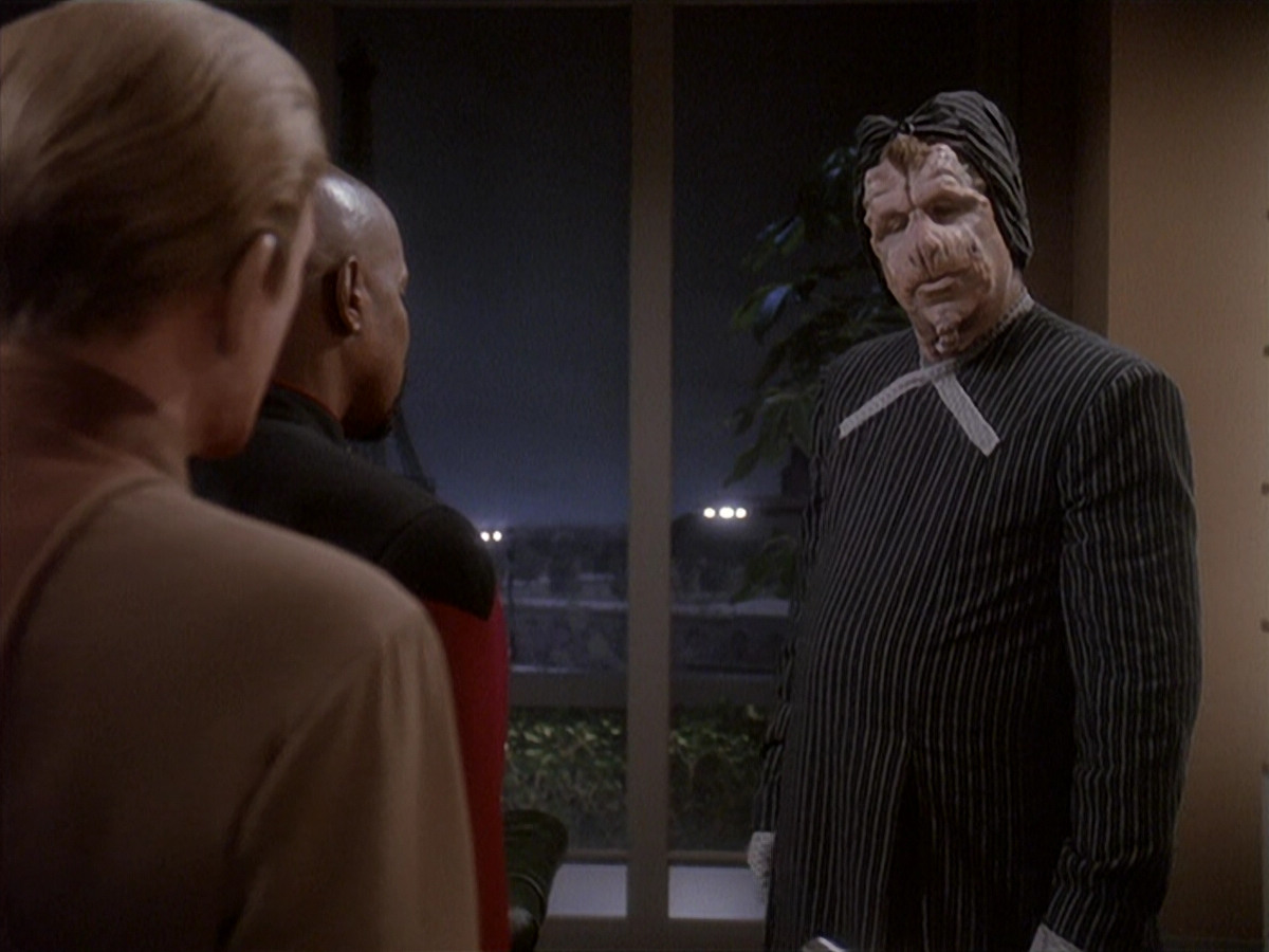 extant_StarTrek_DS9_4x12-ParadiseLost_01354.jpg