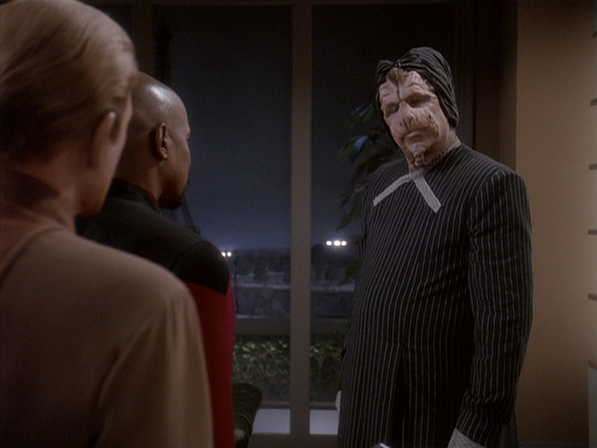 extant_StarTrek_DS9_4x12-ParadiseLost_01355.jpg