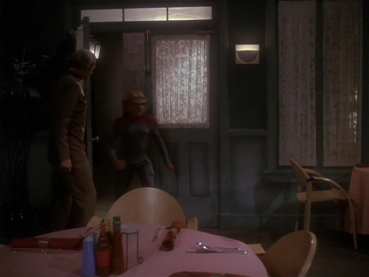 extant_StarTrek_DS9_4x12-ParadiseLost_01465.jpg