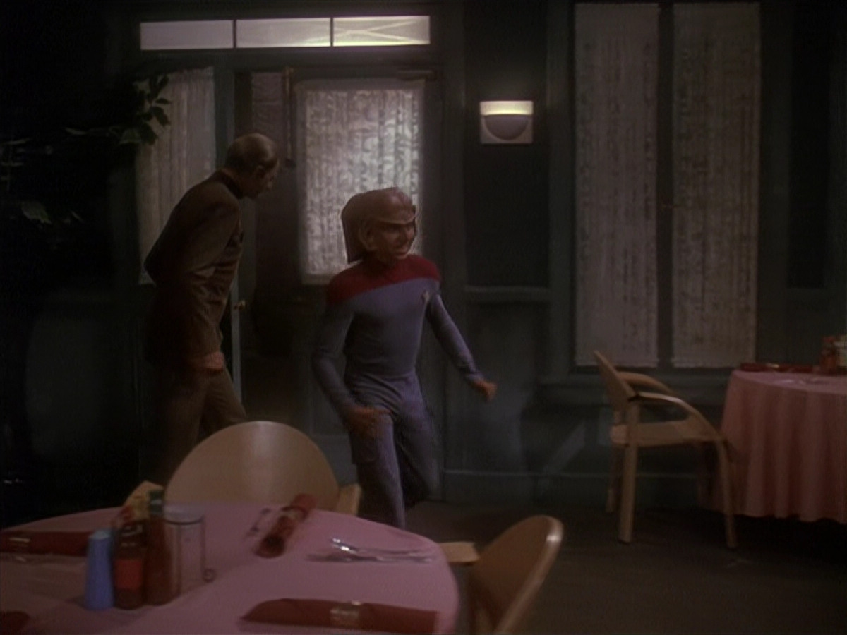 extant_StarTrek_DS9_4x12-ParadiseLost_01466.jpg
