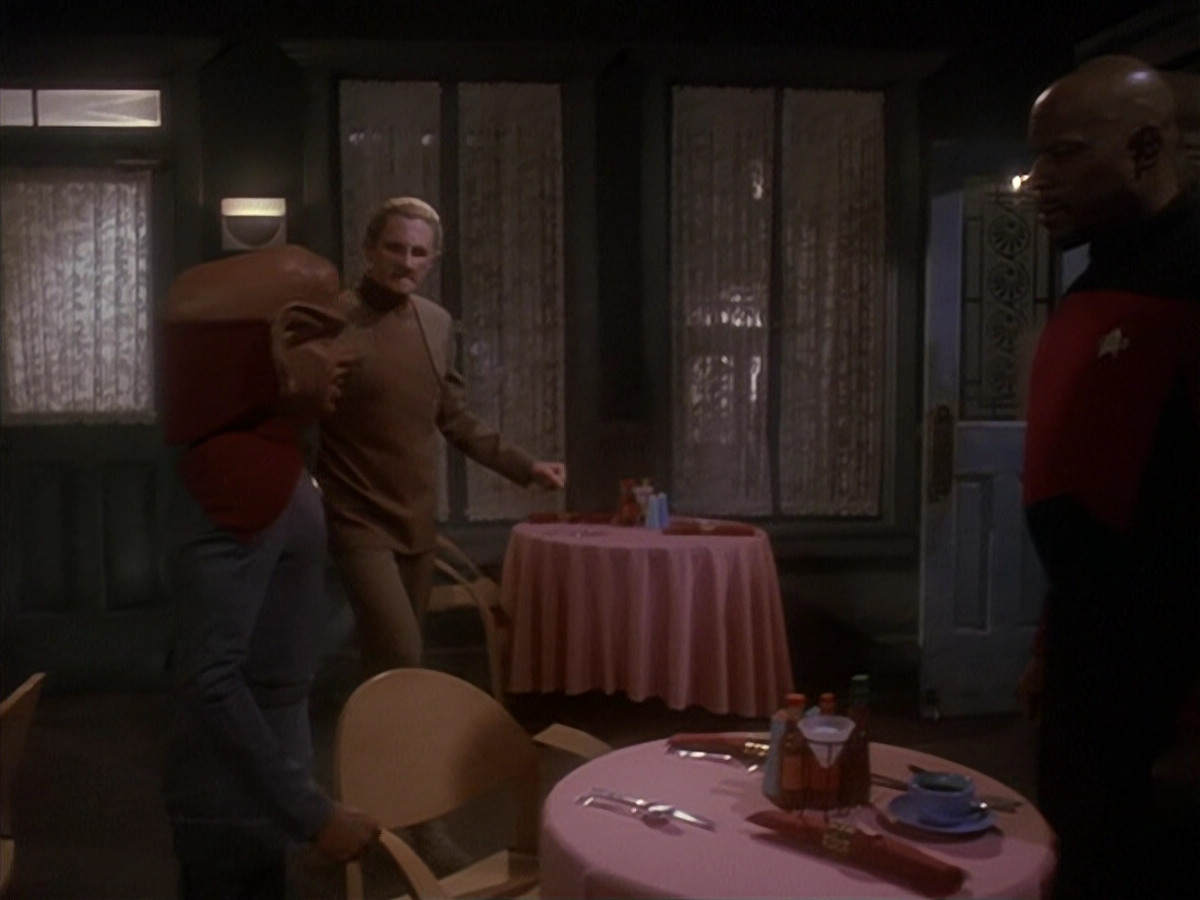 extant_StarTrek_DS9_4x12-ParadiseLost_01469.jpg
