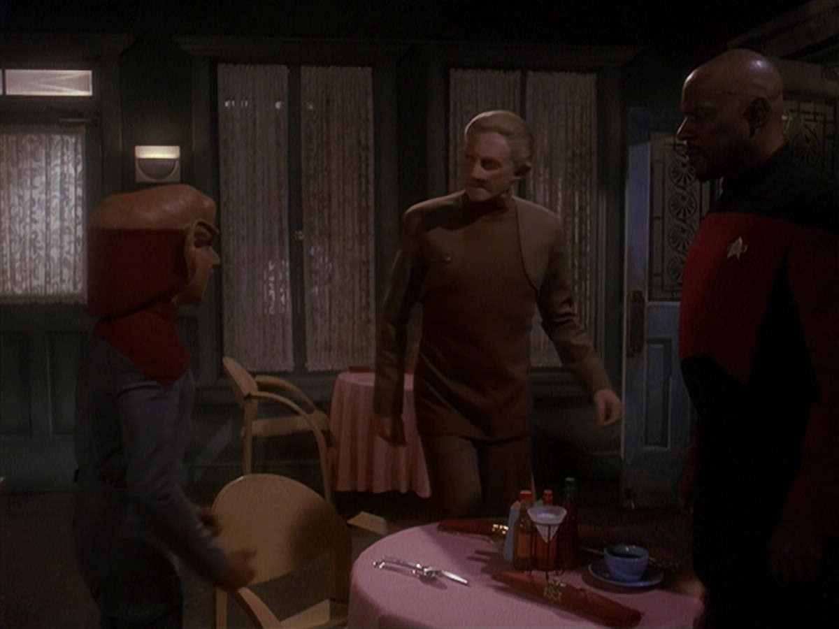 extant_StarTrek_DS9_4x12-ParadiseLost_01471.jpg