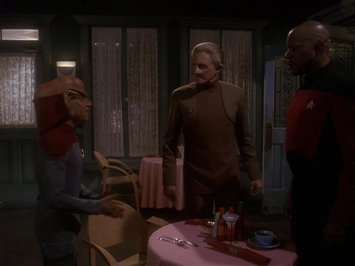 extant_StarTrek_DS9_4x12-ParadiseLost_01472.jpg