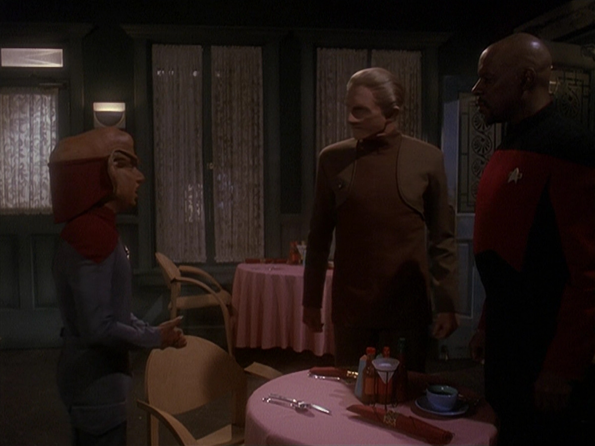 extant_StarTrek_DS9_4x12-ParadiseLost_01474.jpg