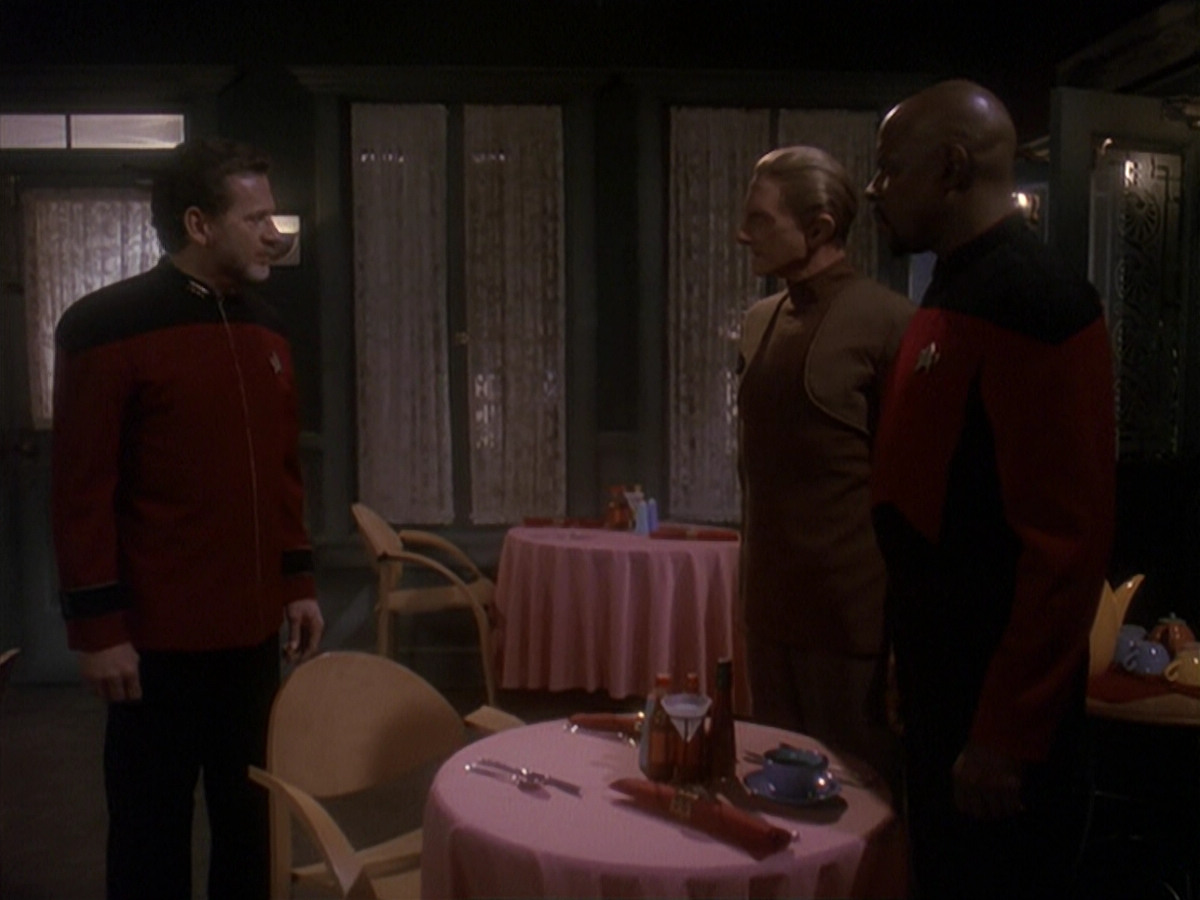 extant_StarTrek_DS9_4x12-ParadiseLost_01515.jpg