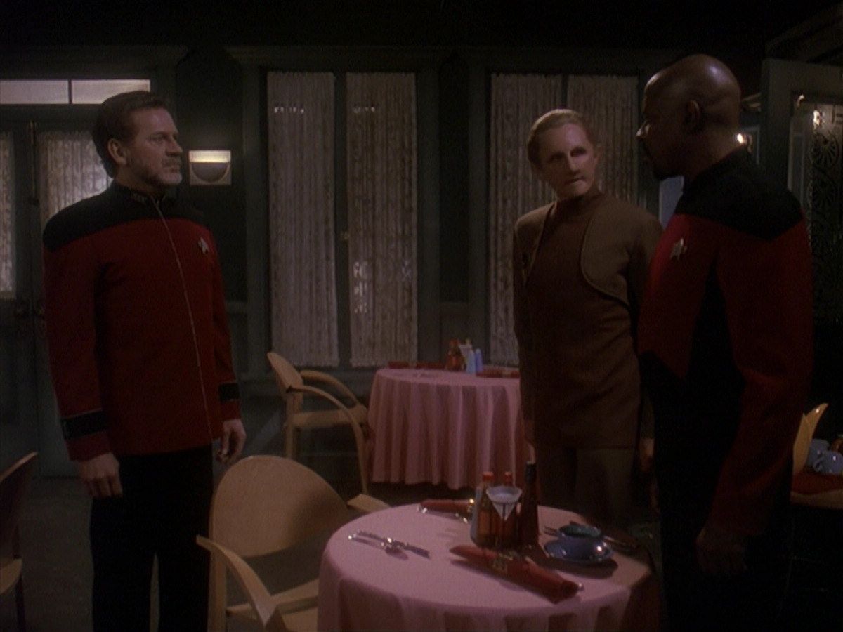extant_StarTrek_DS9_4x12-ParadiseLost_01519.jpg