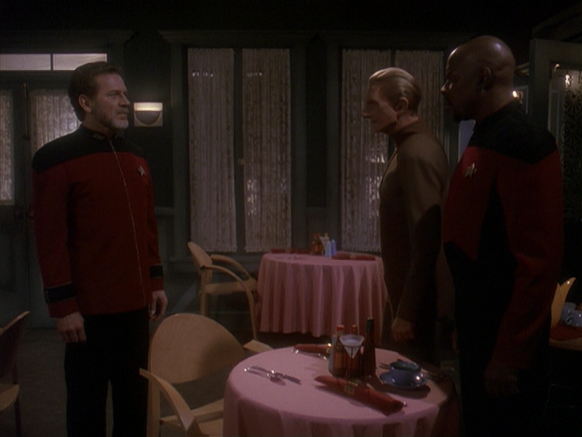 extant_StarTrek_DS9_4x12-ParadiseLost_01522.jpg