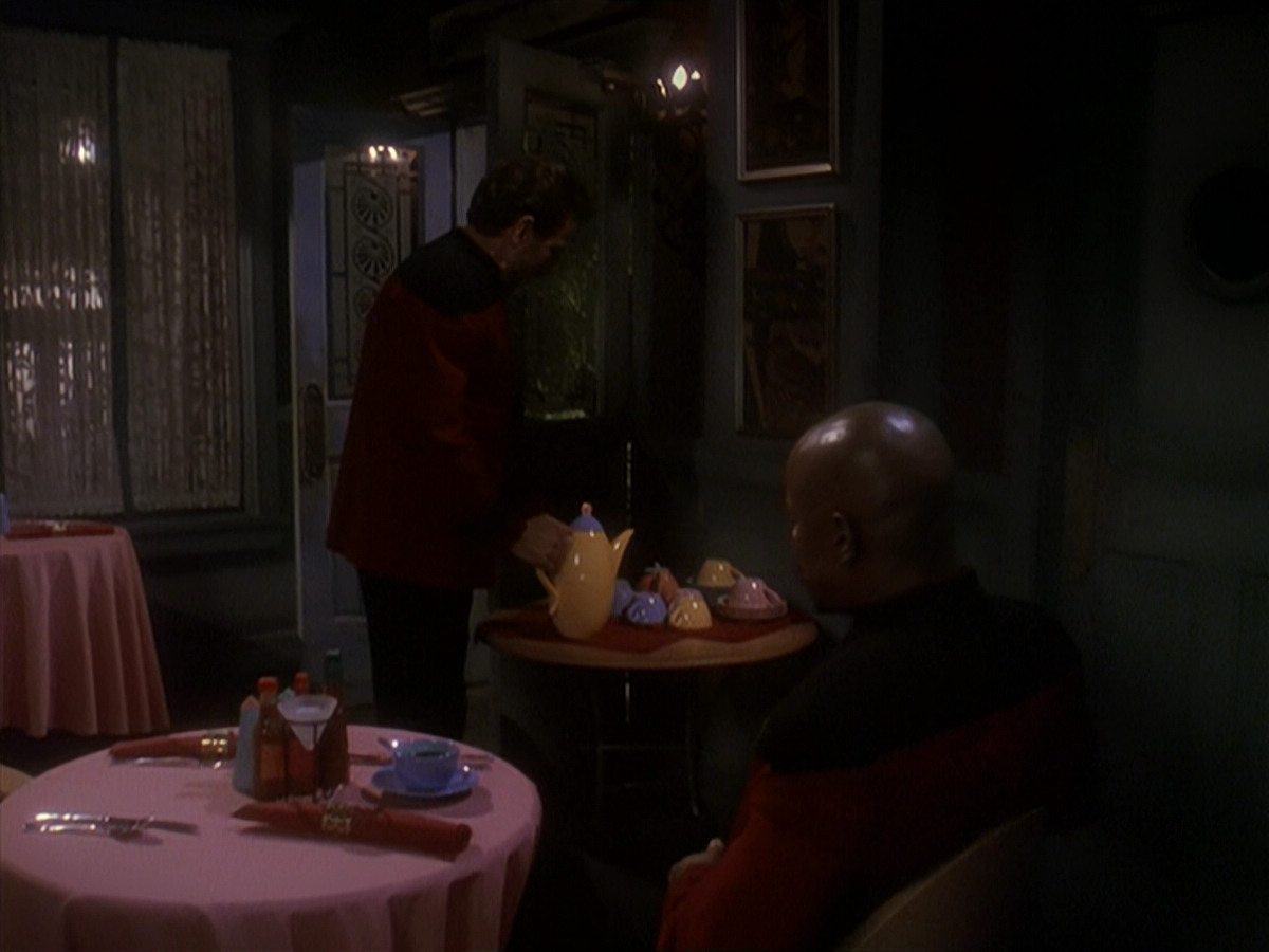 extant_StarTrek_DS9_4x12-ParadiseLost_01535.jpg