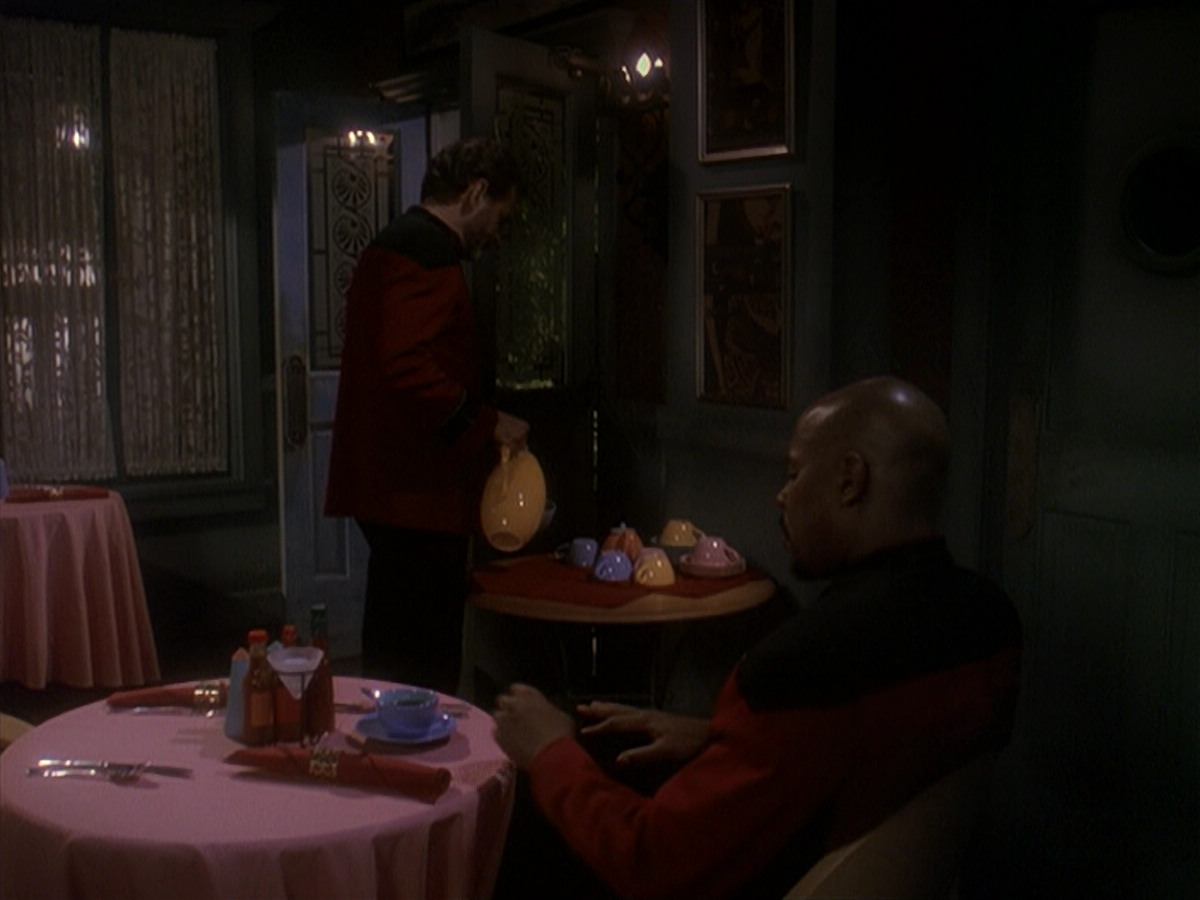extant_StarTrek_DS9_4x12-ParadiseLost_01539.jpg