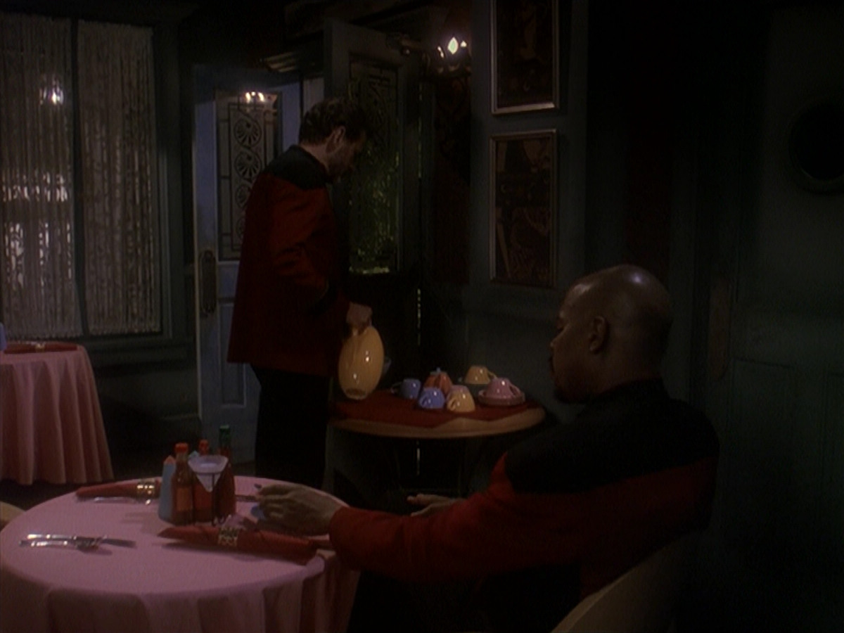 extant_StarTrek_DS9_4x12-ParadiseLost_01540.jpg