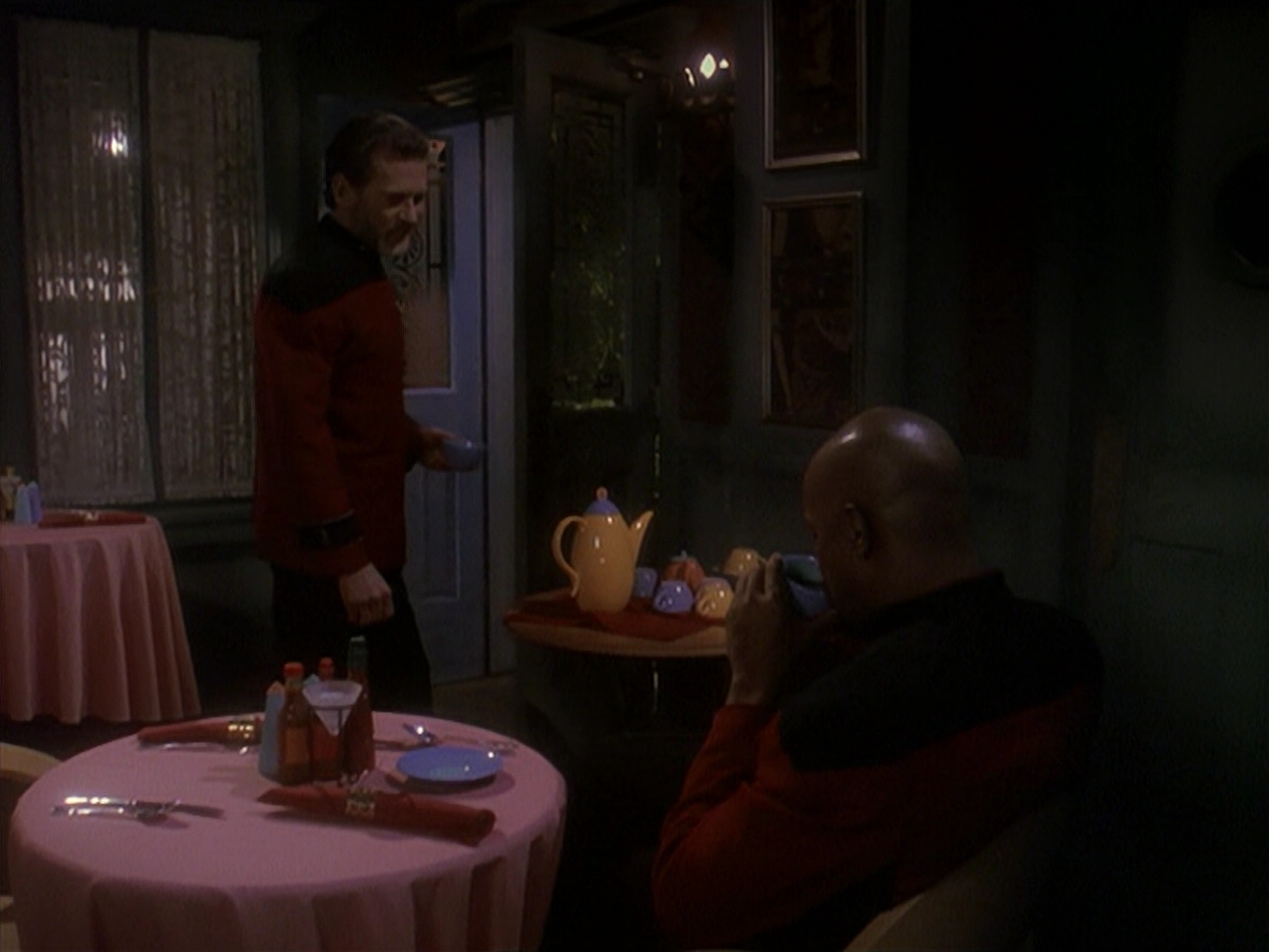 extant_StarTrek_DS9_4x12-ParadiseLost_01545.jpg