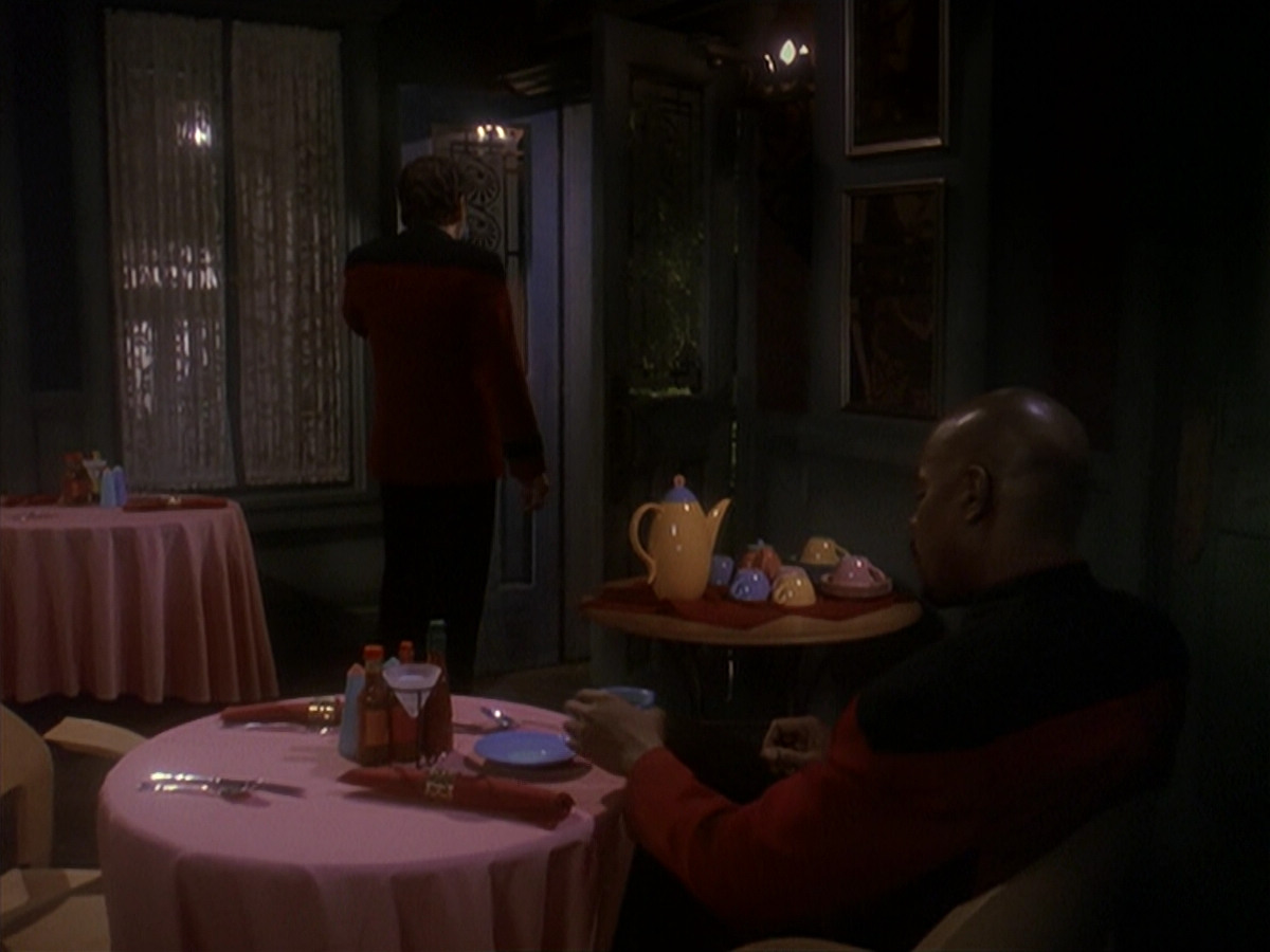 extant_StarTrek_DS9_4x12-ParadiseLost_01549.jpg
