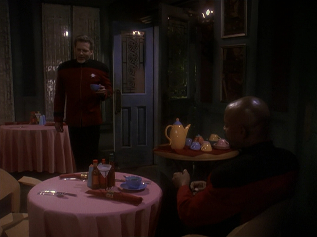 extant_StarTrek_DS9_4x12-ParadiseLost_01556.jpg