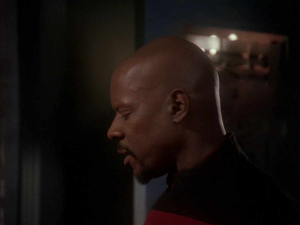 extant_StarTrek_DS9_4x12-ParadiseLost_01726.jpg
