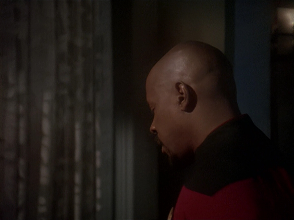 extant_StarTrek_DS9_4x12-ParadiseLost_01727.jpg