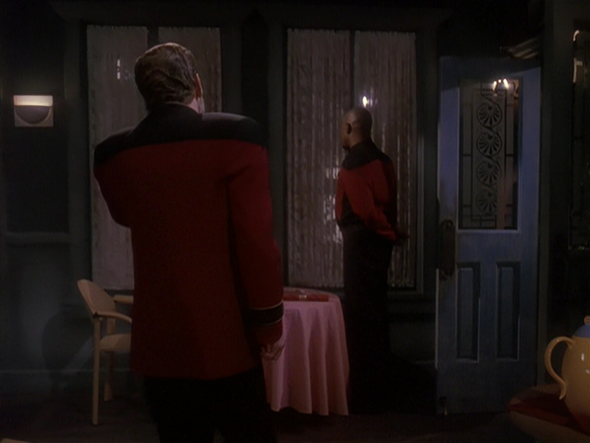 extant_StarTrek_DS9_4x12-ParadiseLost_01733.jpg