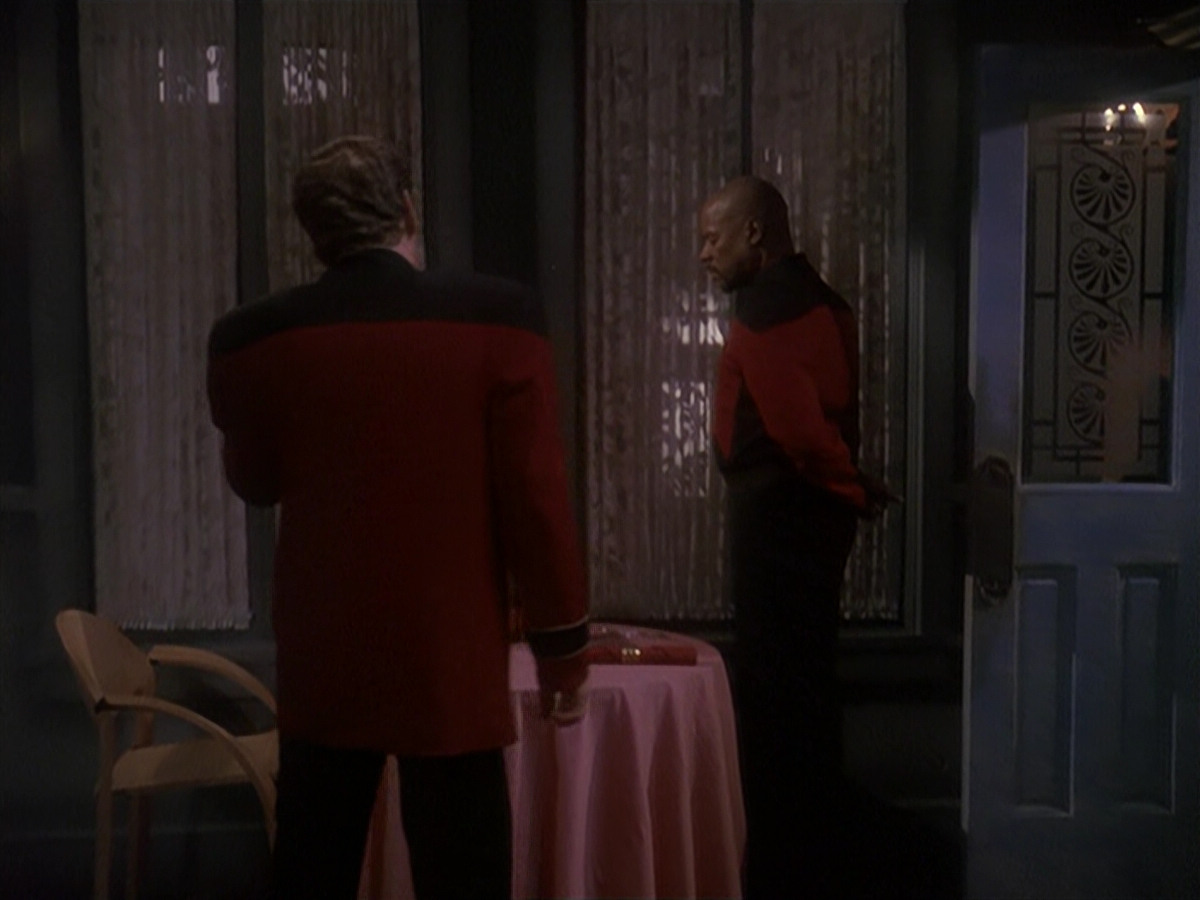 extant_StarTrek_DS9_4x12-ParadiseLost_01735.jpg
