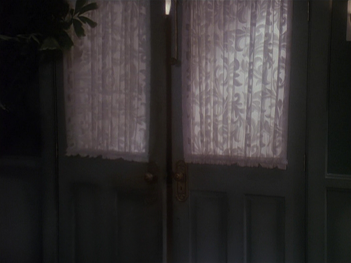 extant_StarTrek_DS9_4x12-ParadiseLost_01793.jpg