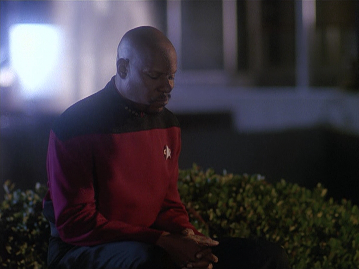 extant_StarTrek_DS9_4x12-ParadiseLost_01800.jpg