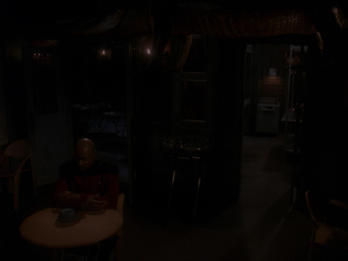 extant_StarTrek_DS9_4x12-ParadiseLost_01968.jpg