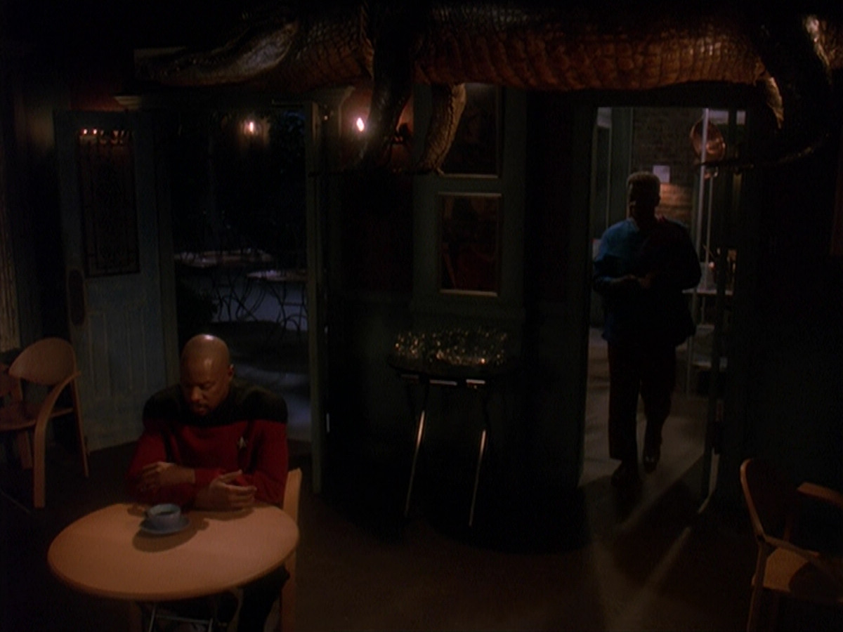 extant_StarTrek_DS9_4x12-ParadiseLost_01972.jpg